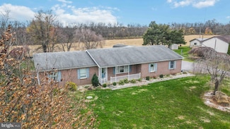 1712 Newville Rd, Carlisle, PA 17015