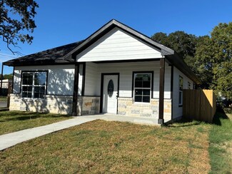 1216 W 17th St, Bryan, TX 77803