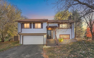 6816 Stratford Ct, Woodbury, MN 55125