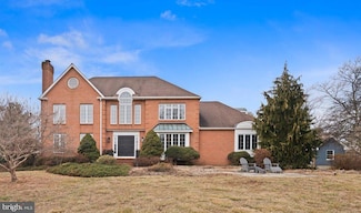 11 W Shore Dr, Pennington, NJ 08534