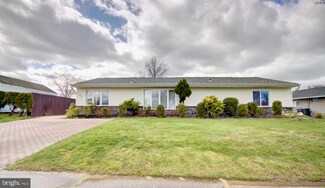 40 Indian Park Rd, Levittown, PA 19057