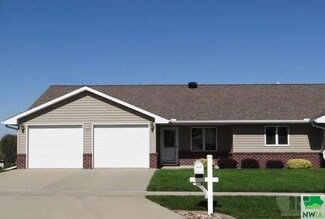389 15th St SW Unit B, Le Mars, IA 51031