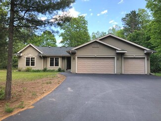 7436 Retreat Dr, Lake Tomahawk, WI 54539