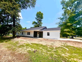 802 N Broadway St, Sesser, IL 62884