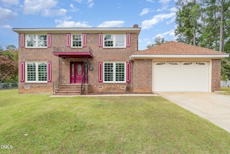 213 Rivenoak Dr, Fayetteville, NC 28303