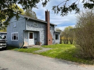 9 Luce Ave, Rockland, ME 04841