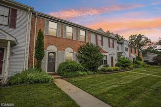 91 Pear Tree Ln, Franklin Park, NJ 08823