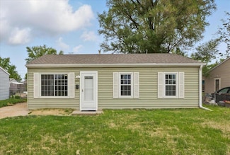 1006 Hiatt St, Carter Lake, IA 51510