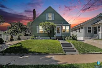 607 W 23rd St, Sioux Falls, SD 57105