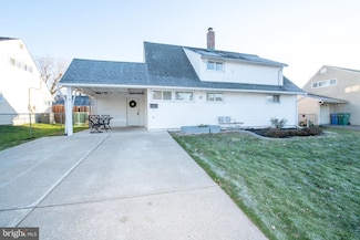 12 Gingerbush Rd, Levittown, PA 19057