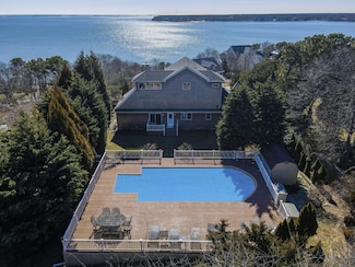 5 High Rd, Hampton Bays, NY 11946