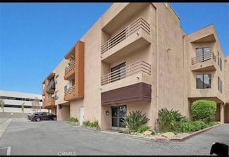 6815 Remmet Ave Unit 216, Canoga Park, CA 91303