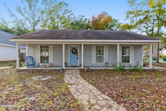 1711 S 1st St, Ocean Springs, MS 39564
