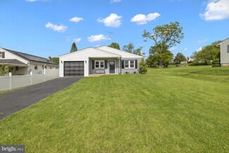 52 Memorial Dr, Taneytown, MD 21787