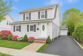 53 Washington Ave Unit 1FL, Mineola, NY 11501