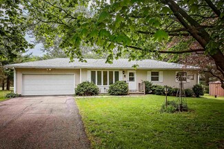 934 Ash Ln, Stoughton, WI 53589