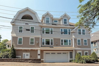 100 Burrill St Unit 4, Swampscott, MA 01907