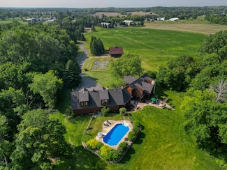 W395S3611 Hardscrabble Rd, Dousman, WI 53118