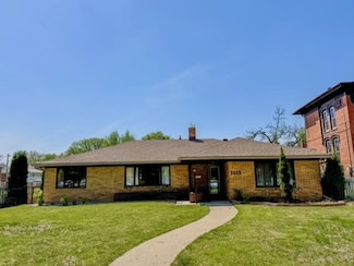 1015 Douglas Ave, Yankton, SD 57078