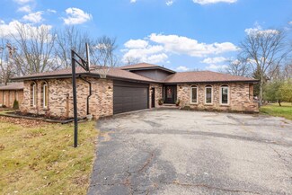 1663 Sunnyslope Dr, Crown Point, IN 46307