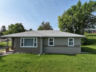 549 W 8th St, Winner, SD 57580