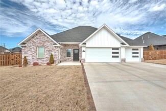 3200 SW Coler Creek Ave, Bentonville, AR 72712