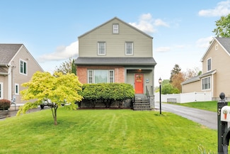 8 Thomas St, Trumbull, CT 06611