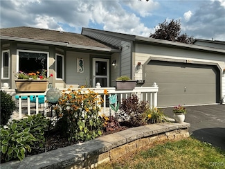 253 Oarlock Cir, East Syracuse, NY 13057