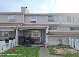33 Marc St, Staten Island, NY 10314