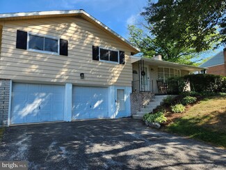 45 Lynwood Dr, York, PA 17402