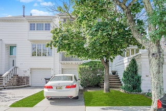 29 Chestnut Cir Unit 214, Staten Island, NY 10312