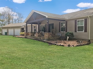 5586 County Line Rd, New Castle, PA 16101