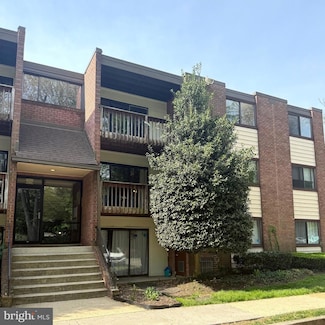 10725 West Dr Unit 304, Fairfax, VA 22030