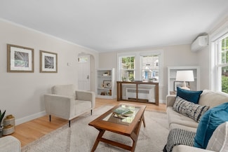 19 Conant Rd, Chestnut Hill, MA 02467