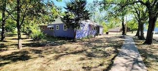 1220 Osage St, Humboldt, KS 66748