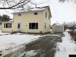 112 S Hunt St, Lake Crystal, MN 56055