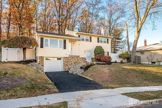 4 Adelphi Ct, Edison, NJ 08837