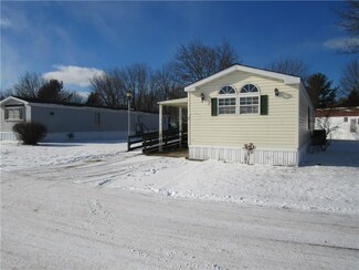 7 Applegate Dr, Medina, NY 14103
