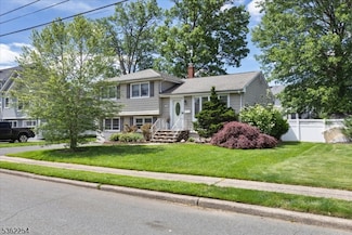 90 Kuhn Dr, Saddle Brook, NJ 07663