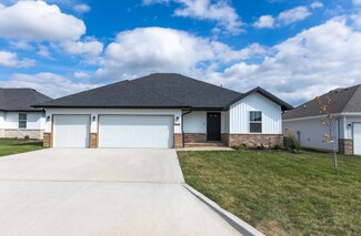 877 S Parkside Cir, Nixa, MO 65714