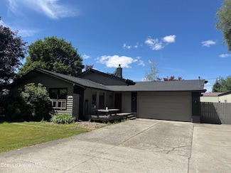 10195 N Maple St, Hayden, ID 83835