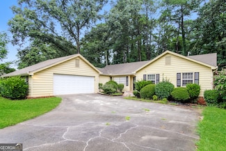 2466 Country Club Dr SE, Conyers, GA 30013