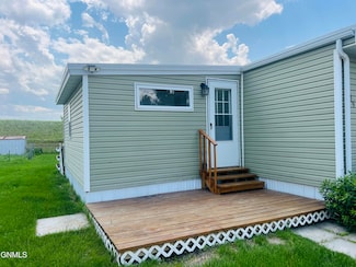 219 S Prairie Ln, Mandan, ND 58554