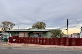 208 SE 9th St, Madras, OR 97741