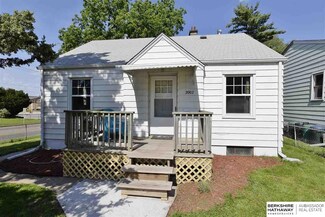 2002 N 68th St, Omaha, NE 68104