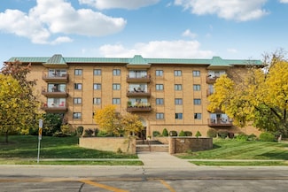 40 S Main St Unit 2G, Glen Ellyn, IL 60137