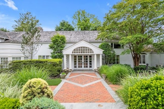 2 Aspen Place, Great Neck, NY 11021