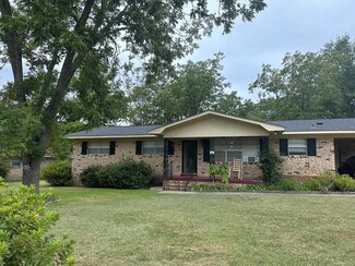 203 Clover Cir, Dothan, AL 36301