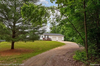 6275 Caine Rd, Vassar, MI 48768