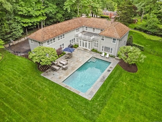 49 Dogwood Ln, New Canaan, CT 06840